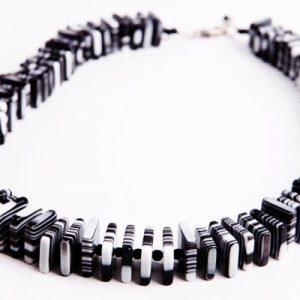 RESIN NECKLACE LIQUORICE SQUARES AND BEADS "PATRICIA" 55CM